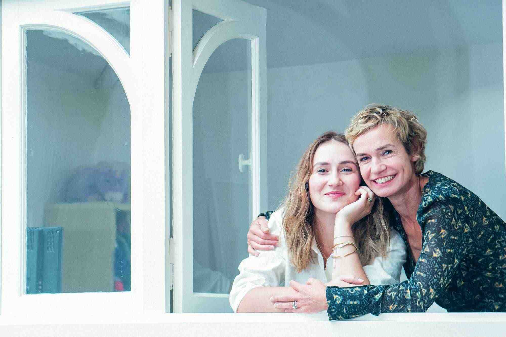 Sandrine et Jeanne Bonnaire productrices de mere en fille 11zon 1